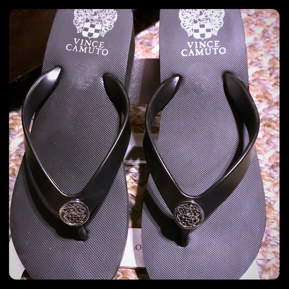 VINCE Camuto Black heeled flip-flops size 6